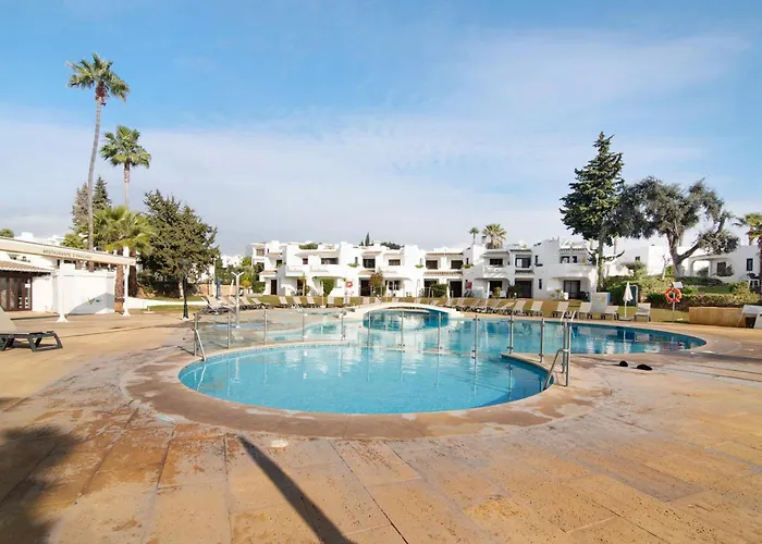 Holiday home Ema Clube Em