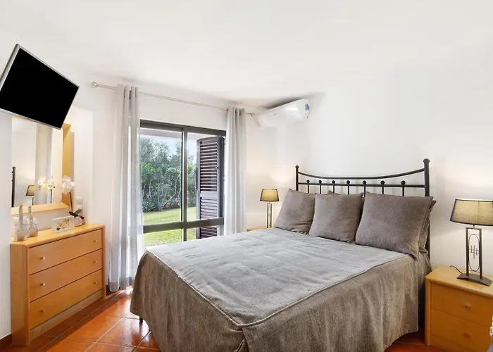 Holiday home Ema Clube Em *